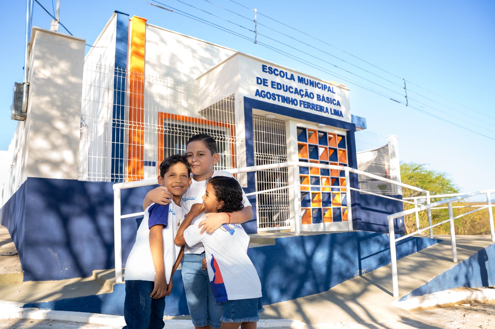 Prefeitura inaugura calçamento de ruas e escola no Povoado Cazuqui